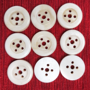 18th/19th century 5 hole horn buttons 20mm white set of 20