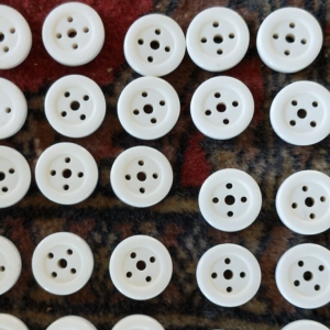 18th/19th century 5 hole horn buttons 16mm white set of 20