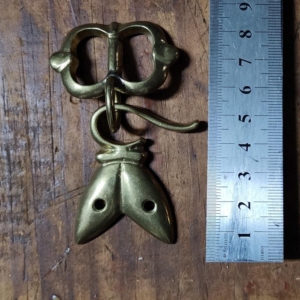 16th to 17th century Sword Brass belt hook and loop, set 3